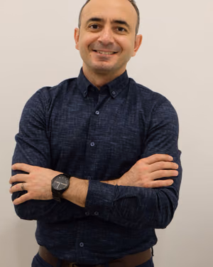 Doç. Dr. Deniz Şimşek, Kadın Hastalıkları ve Doğum Uzmanı